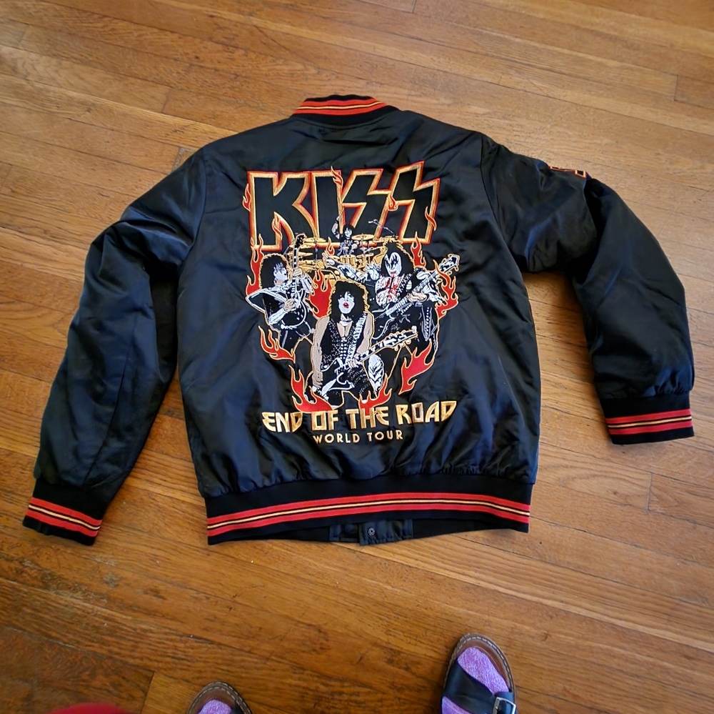 KISS 'END OF THE ROAD TOUR' JACKET.           size medium -black.